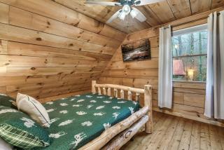 Fall Foliage! Private Fire Pit! Hot Tub! Arcade! - 9