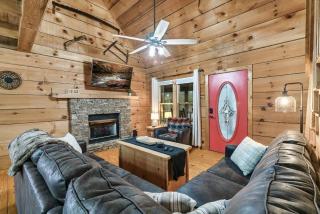 Serene Retreat Hot Tub, Fire Pit, Arcade Fun - 3