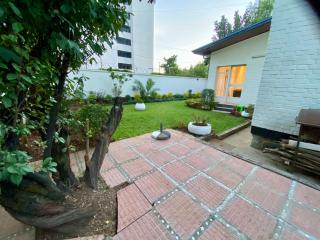 Upscale Garden Villa Near Airport - Addis-Abeba - 9