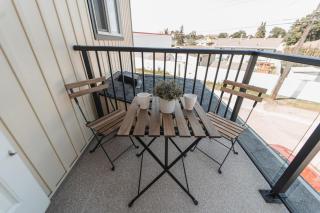 Chic Garden Suite Hideaway 2Bedroom Games Room - 5