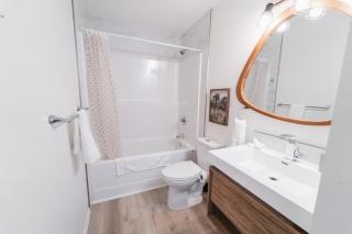 Chic Garden Suite Hideaway 2Bedroom Games Room - 4