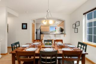 Rigden Retreat Garage, Dog Friendly, Near Trails - 2