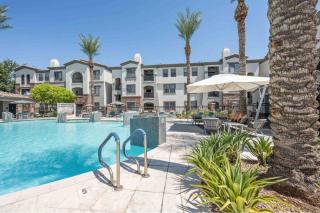 Boulevard Stays Luxe 2BR by the Stadium Pool Parking Gym 06 - Glendale - 4