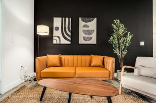 Boulevard Stays Luxe 2BR by the Stadium Pool Parking Gym 06 - Glendale - 3