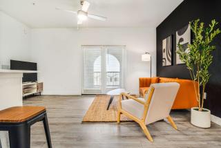 Boulevard Stays Luxe 2BR by the Stadium Pool Parking Gym 06 - Glendale - 2
