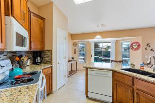 Fabulous Havasu Family Home Private Pool Hot Tub - 3