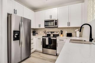 Boulevard Stays 1BR by Stadium Pool Parking Gym 02 - 5