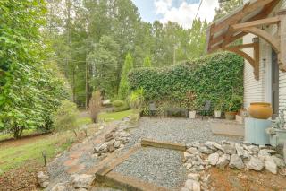 4 Mi to UGA Bright and Airy Athens Apartment! - 8