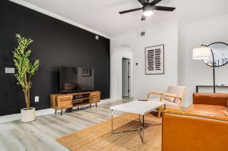 Boulevard Stays 2BR by Stadium Pool Parking Gym 05 - Glendale - 4
