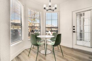 Boulevard Stays 2BR by Stadium Pool Parking Gym 07 - Glendale - 3