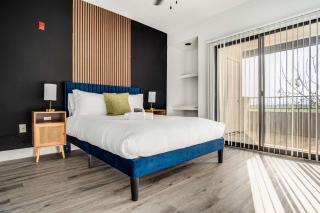 Boulevard Stays 2BR by Stadium Pool Parking Gym 08 - Glendale - 3