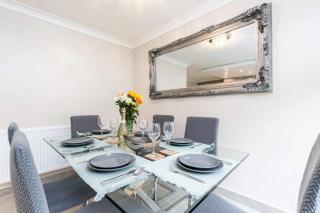 3 Bedroom Apartment with Free Parking, Sheffield City Centre - 1
