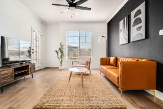 Boulevard Stays 1BR by Stadium Pool Parking Gym 09 - Glendale - 0