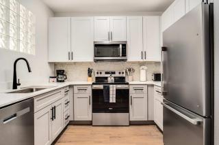 Boulevard Stays 1BR by Stadium Pool Parking Gym 09 - Glendale - 1