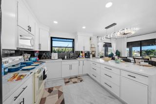 Entire Private 3BR-2Bth, Mountain View, Jetted Tub, 2500 sqft, King Bed,Garage, Available Now - 6