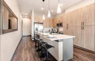 Relaxed 2BR Stay Near Domain & Central Aux - 1