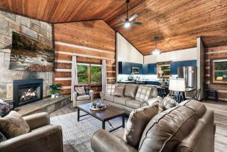 Fall Fun! 5 King Suites! Hot Tub! Fire Pit! - 8