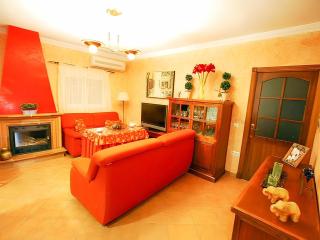 Chalet con piscina privada y amplio jardin familia y parejas - 7