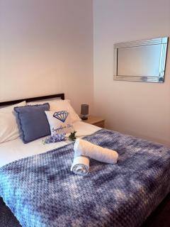 Trendy Trafford Flat With Patio - Manchester - 7