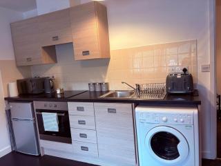 Trendy Trafford Flat With Patio - Manchester - 5