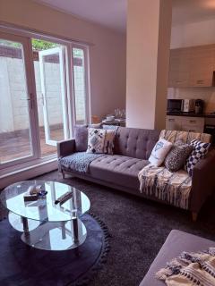 Top Trafford Apartment With Patio & Free Parking - Manchester - 0