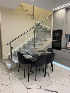 Modern 2 bedroom Townhouse - 4