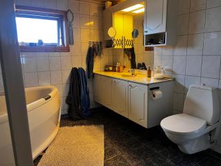 Charming sunlit hideaway with ocean view - Viggja - 8