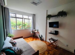 Confortável e funcional - ideal para casal e família no melhor quarteirão de Copa RJ- wi fi - 2 banheiros completos - 2 tvs e 2 ar cond com garagem - 7