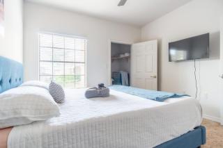 Boulevard Stays Comfy King 1BR Pool Gym & Free Parking 05 - 5