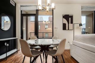 Boulevard Stays 5 Mins to Magnificent Mile & River North - 1