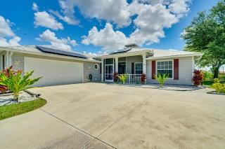 Paddle, Bike & Relax! Canal-Front Cape Coral Home - 8