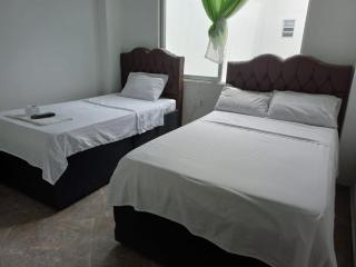 Hotel Brisas del Salazar Villeta - Villeta - 3