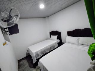 Hotel Brisas del Salazar Villeta - Villeta - 2