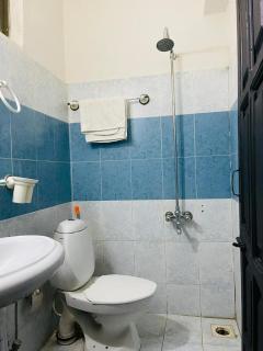 Cozy 2 Bedroom Flat with HighSpeed WiFi E-11,3 - Islamabad - 2