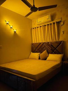 Cozy 2 Bedroom Flat with HighSpeed WiFi E-11,3 - Islamabad - 1