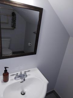 Cozy Bungalow - 6 min to Downtown Moncton NB - 5