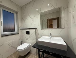 Xhoil Hotel - Lushnjë - 9