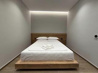 Xhoil Hotel - Lushnjë - 1