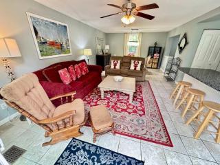 Island Thyme - Hilton Head 3BR 2BA Walk to Beach - 4