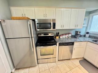 Island Thyme - Hilton Head 3BR 2BA Walk to Beach - 1