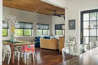 Modern Home with Casita - Balcony & Mins to DT ATX - 2