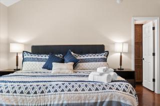 Chic 3BR Home in a Top-Rated Location - 9