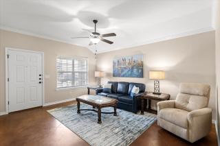Chic 3BR Home in a Top-Rated Location - 8