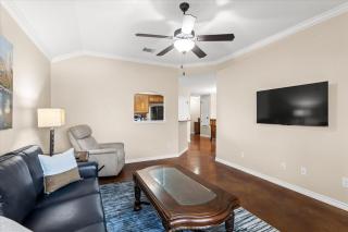 Chic 3BR Home in a Top-Rated Location - 7