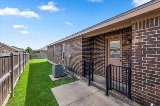 Chic 3BR Home in a Top-Rated Location - 3
