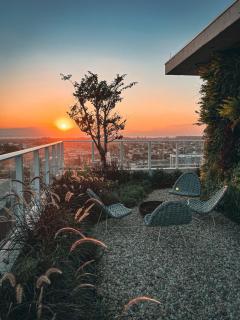 Apê elegante, terraço Lindo e ótima localização - 0