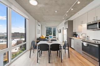 2BR City Escape Bright Sleek Spacious - 8