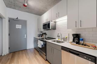 4BR Modern Gem Sleek Bright & Central - 5