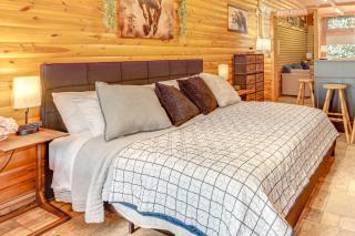 Downtown Crandon Walkable Studio with Patio! - Crandon - 4