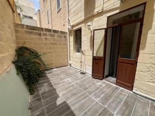 Sliema Studio Flat with BackYard - 3